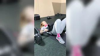 simmithener gorgeous mare jerks off pussy