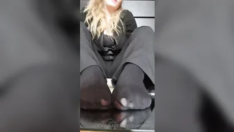 soleneed Stunning brunette