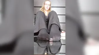 soleneed Stunning brunette