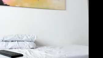 jessy_evanz beautiful woman in black clearly jerks off her vagina