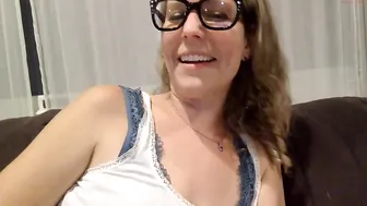 glassesmakemesmart Busty shlendra