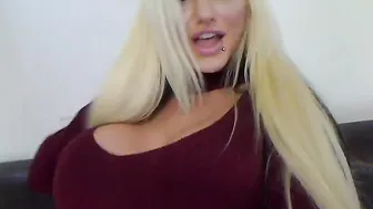 xqueenella charming finger jerking off