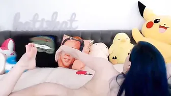 kati3kat juicy mom shakes her ass