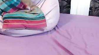 makemescreamm Juicy brunette fucks both holes hard