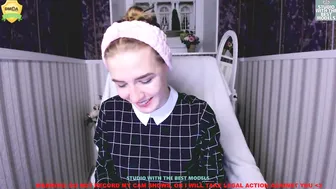 jess_coy shy harlot fingering pussy in the shower