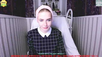 jess_coy shy harlot fingering pussy in the shower