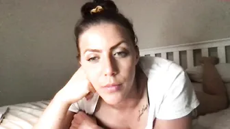 missemjay greedily fucks her pussy