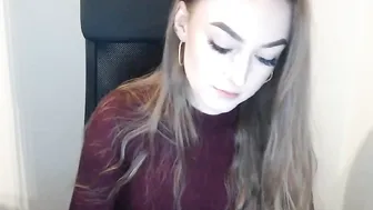 janetta_s bitch shows small tits