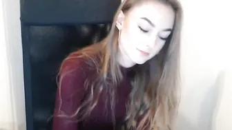 janetta_s bitch shows small tits