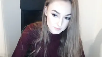 janetta_s bitch shows small tits