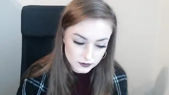 janetta_s teen black-haired chick talks coquettishly on camera