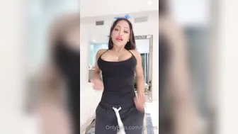 cjmiles onlyfans naked babe demonstrates chocolate body