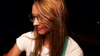 kaileeshy thick blonde body masturbates pussy