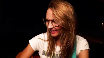 kaileeshy thick blonde body masturbates pussy