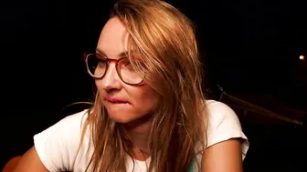 kaileeshy thick blonde body masturbates pussy