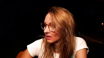 kaileeshy thick blonde body masturbates pussy