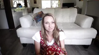 kaileeshy hot babe fucks herself with glass dildo