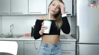candymini amazing skin fucks the pussy