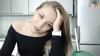 candymini amazing skin fucks the pussy