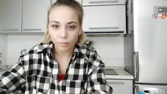 candymini adorable chick pulls the vagina with fingers