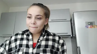 candymini adorable chick pulls the vagina with fingers