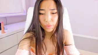 assuri_yu gorgeous slut shows big ass