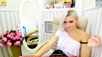 alexis_coy exquisite body gently pulls pussy