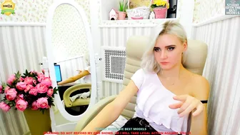 alexis_coy exquisite body gently pulls pussy