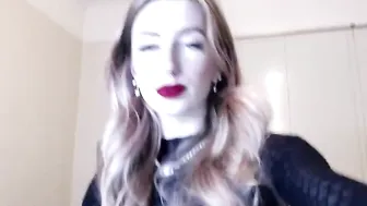 summerskyexo beautiful chick jerks off her cunt