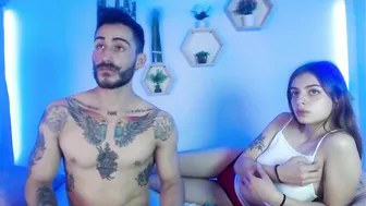 wanda_thian shows her sweet holes