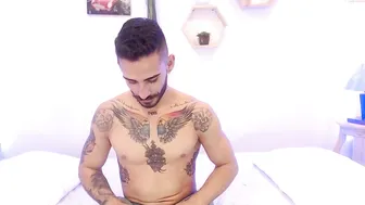 wanda_thian sweet pussy pulls the cap