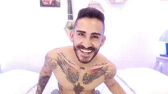 wanda_thian sweet pussy pulls the cap