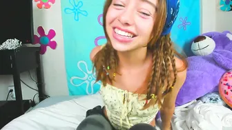 salemhex hot prostitute poses in shorts