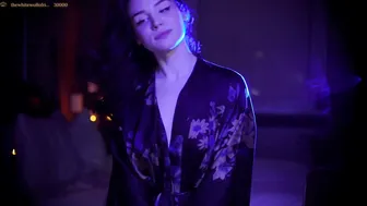 cinnabelle sexy lady fucks both holes