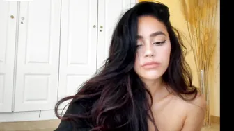 kepler appetizing babe shows her tits