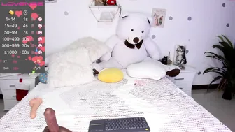 eva_martinez_ juicy babe caresses pussy