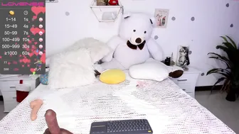 eva_martinez_ juicy babe caresses pussy