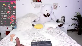 eva_martinez_ juicy babe caresses pussy