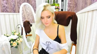 alexis_coy Cute female