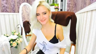 alexis_coy Cute female