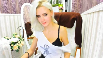 alexis_coy Cute female