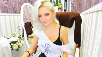 alexis_coy Cute female