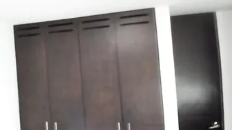 xhxoxtxsxex cute young lady puts on big tits