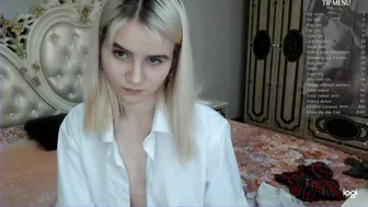 school_queen adorable  cam girl  pulls clit