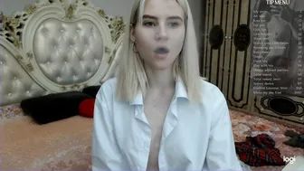 school_queen adorable  cam girl  pulls clit