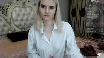 school_queen adorable  cam girl  pulls clit