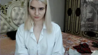 school_queen adorable  cam girl  pulls clit