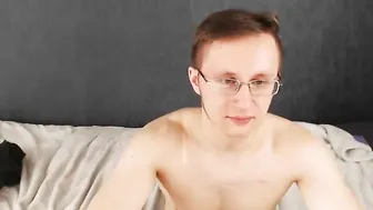 cammyclyde Hot brunette girl pulls her pussy