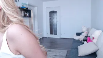 secretgoddess0 Cute slut fucks vaginal opening