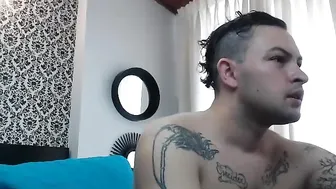 brenda_couple bitch jerks off dildo